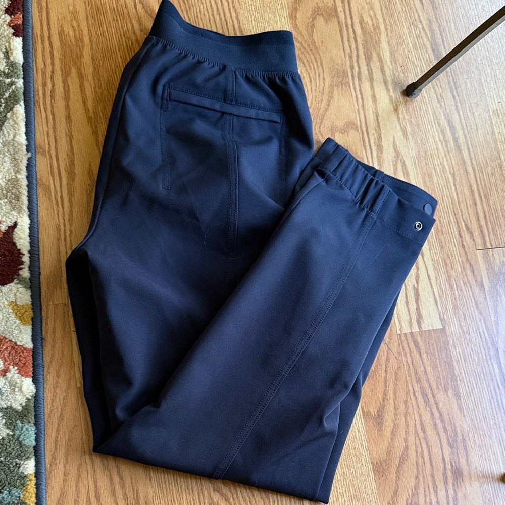 Athleta Navy Cargo Pants with Zip Pockets size 6 women’s